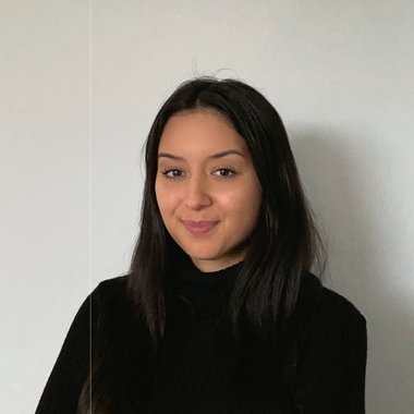 Alondra B. - Freelance Designer