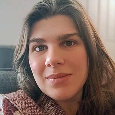 Jeni R. - Freelance Brand Designer