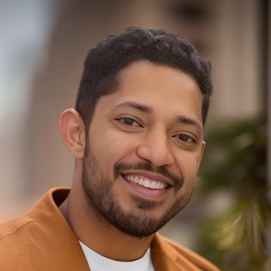 Aly E. - Freelance Brand Designer