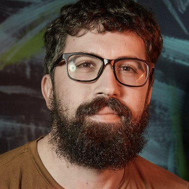 Lucas - Freelance Graphic Designer