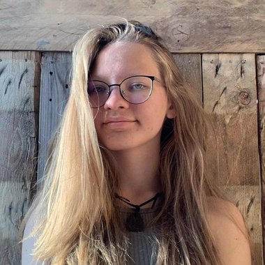 Lilien K. - Freelance Graphic Designer