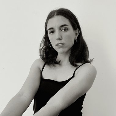 Pilar I. - Freelance Graphic Designer