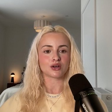 Alexandra C. - Freelance Video Editor