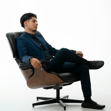 Eber S. - Freelance Brand Designer