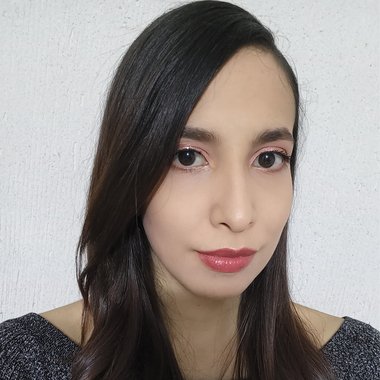 Oriana P. - Freelance Brand Designer