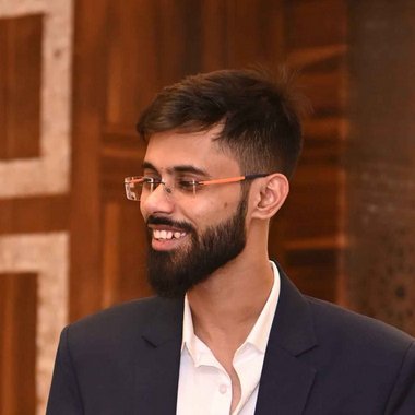 Vaqar R. - Freelance Graphic Designer