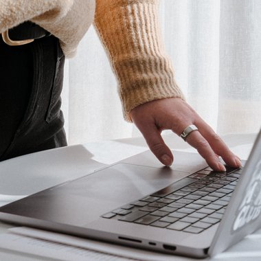 Amber S. - Freelance Pitch Deck Designer