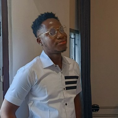 Oyekuodi A. - Freelance Graphic Designer