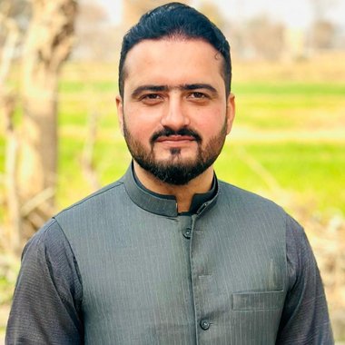 Israr A. - Freelance Graphic Designer