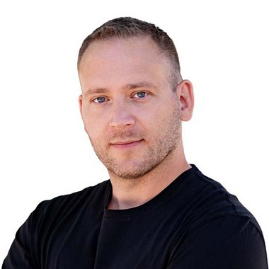 Elvis S. - Freelance Web Developer