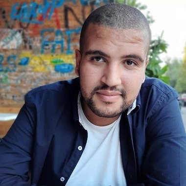 Hamza O. - Freelance Graphic Designer