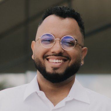 Lucas S. - Freelance Graphic Designer