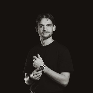 Jakob J. - Freelance Brand Designer