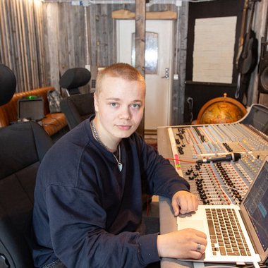 Armas A. - Freelance Voiceover Artist