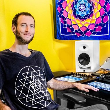 ethan.lofton - Freelance Motion Graphic Designer