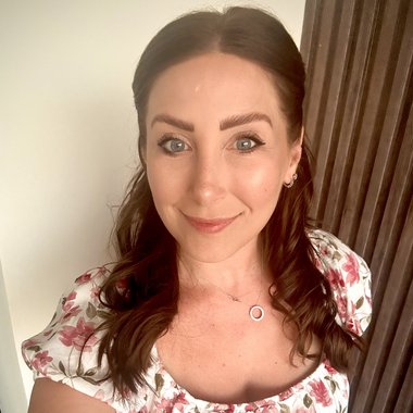 Zoe S. - Freelance Artist