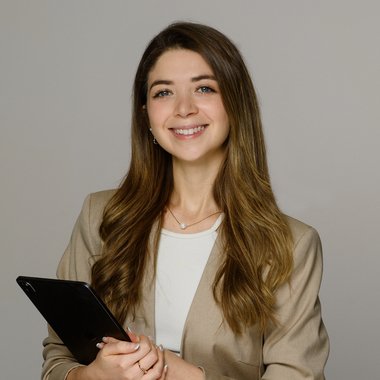 Daniela S. - Freelance Digital Marketer