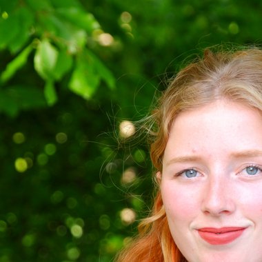 Mayra B. - Freelance Graphic Designer