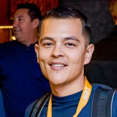 Carlos S. - Freelance Designer