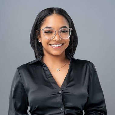 Elizabeth J. - Freelance Digital Marketer