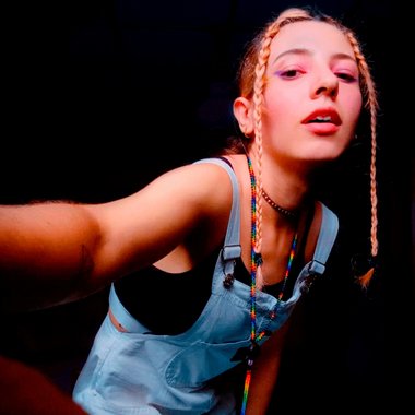 adela0511 - Freelance Social Media Freelancer