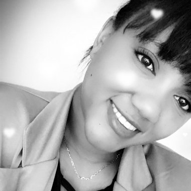 Terniqua G. - Freelance Graphic Designer