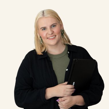 Victoria R. - Freelance Social Media Manager