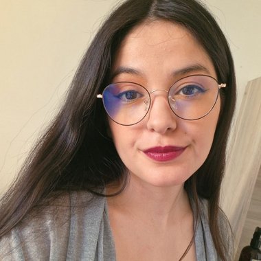 Genesis L. - Freelance Graphic Designer