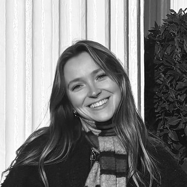 Inès M. - Freelance Designer