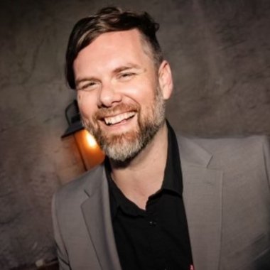 PETER E. - Freelance Social Media Manager