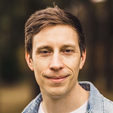 Ray H. - Freelance Designer