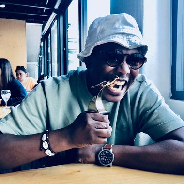 Dini K. - Freelance Graphic Designer