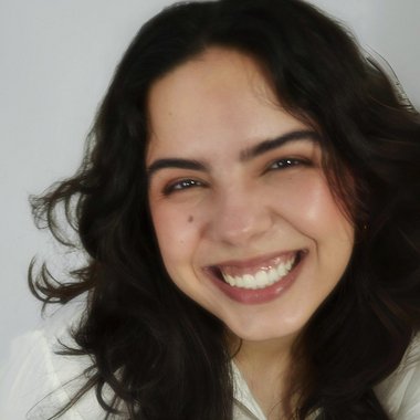 Júlia M. - Freelance Graphic Designer
