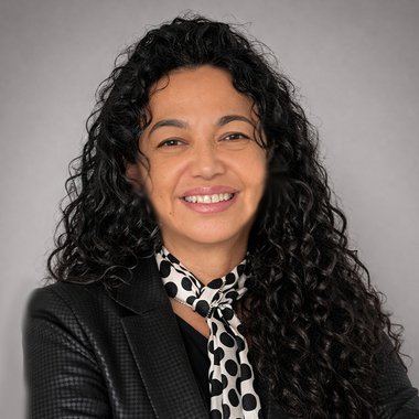 Lisbeth D. - Freelance Graphic Designer