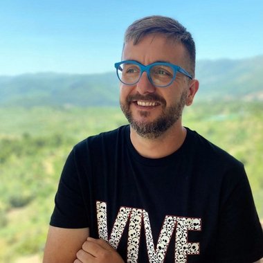 Antoni N. - Freelance Brand Designer