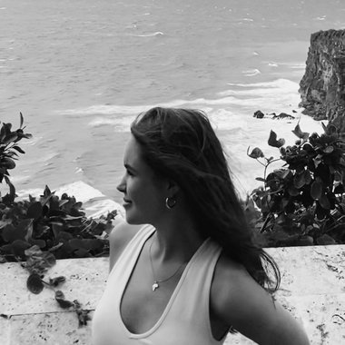 Tuva Z. - Freelance Graphic Designer