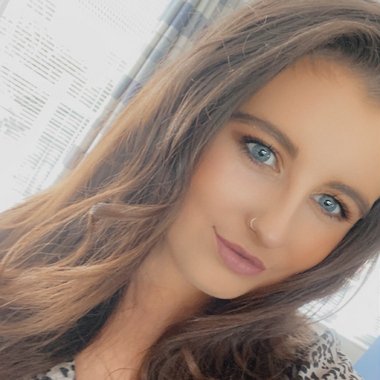 Victoria H. - Freelance Social Media Freelancer