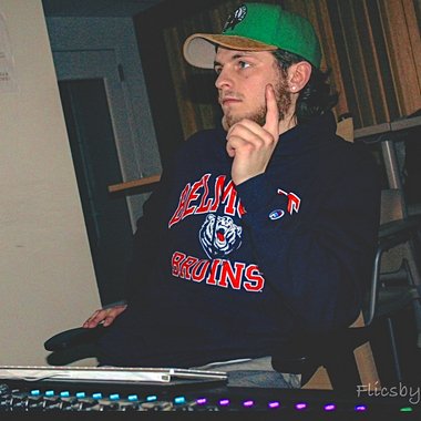 Nicholas F. - Freelance Recording Studio