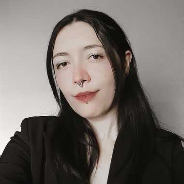 Bianca S. - Freelance Graphic Designer