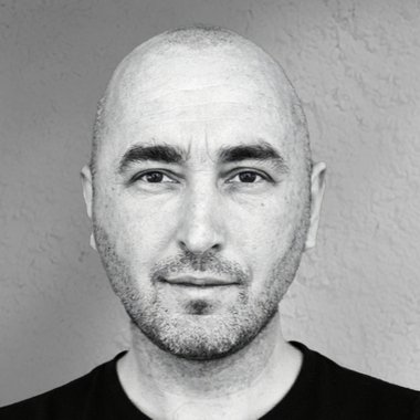 Lazar B. - Freelance Presentation Designer