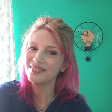 Renata D. - Freelance Designer