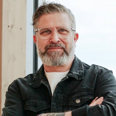 Peter N. - Freelance Graphic Designer