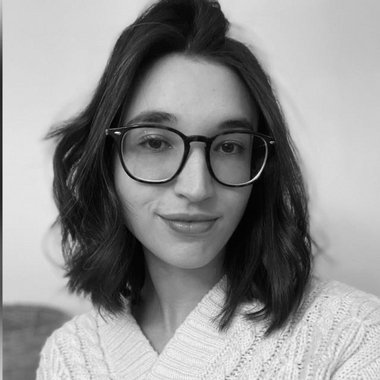 Giovanna S. - Freelance Brand Designer