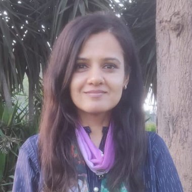 Nida N. - Freelance Graphic Designer