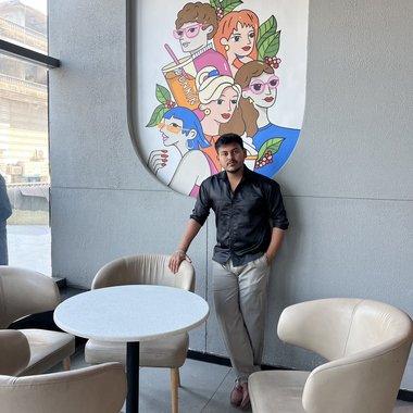 MANISH - Freelance Graphic Designer