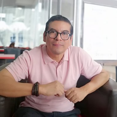 Jorge B. - Freelance Graphic Designer