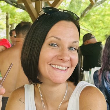 Justine P. - Freelance Designer