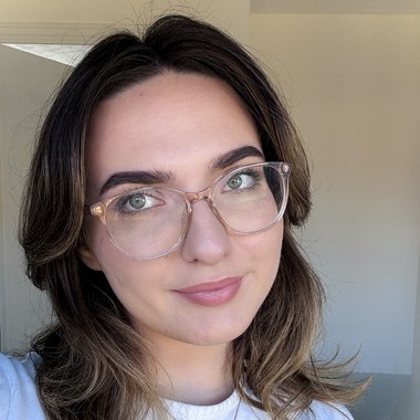 Klaudia B. - Freelance Logo Designer