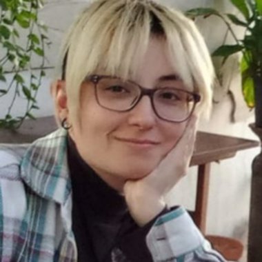 María R. - Freelance Designer