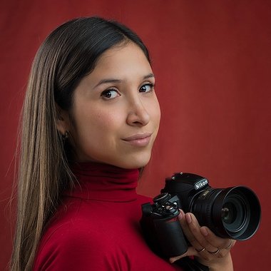 Lucia A. - Freelance Photoshop Editor